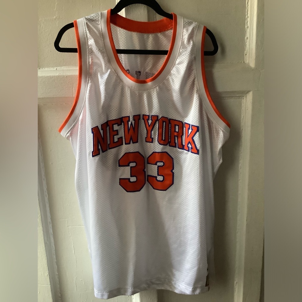 Mitchell & Ness Hardware Classic Knicks Jersey (Patrick Ewing)
